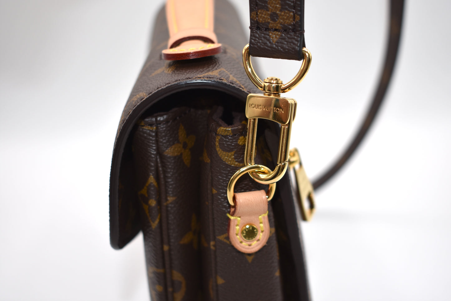 Louis Vuitton Pochette Metis Shoulder Bag