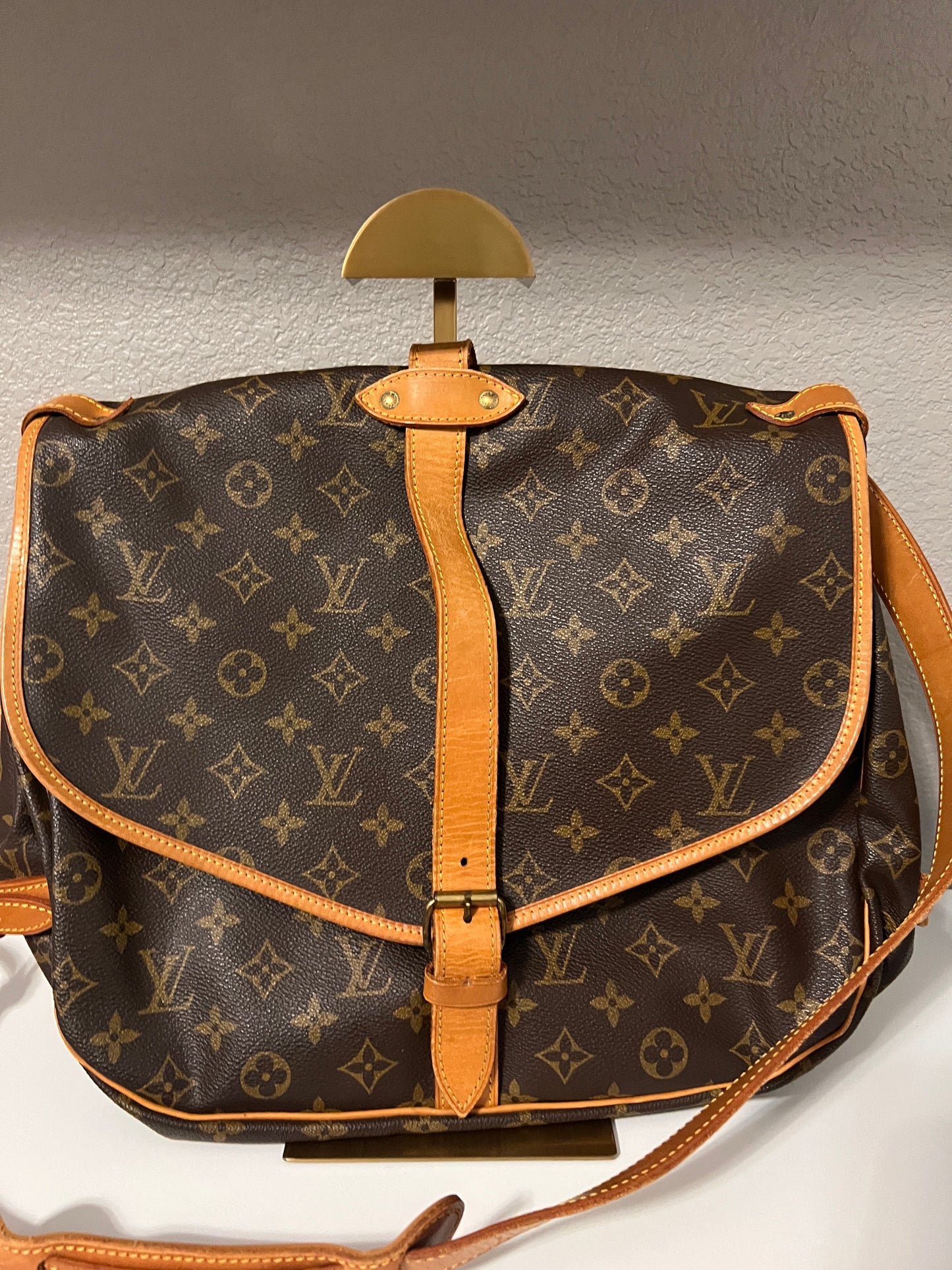 Louis Vuitton Saumur 35