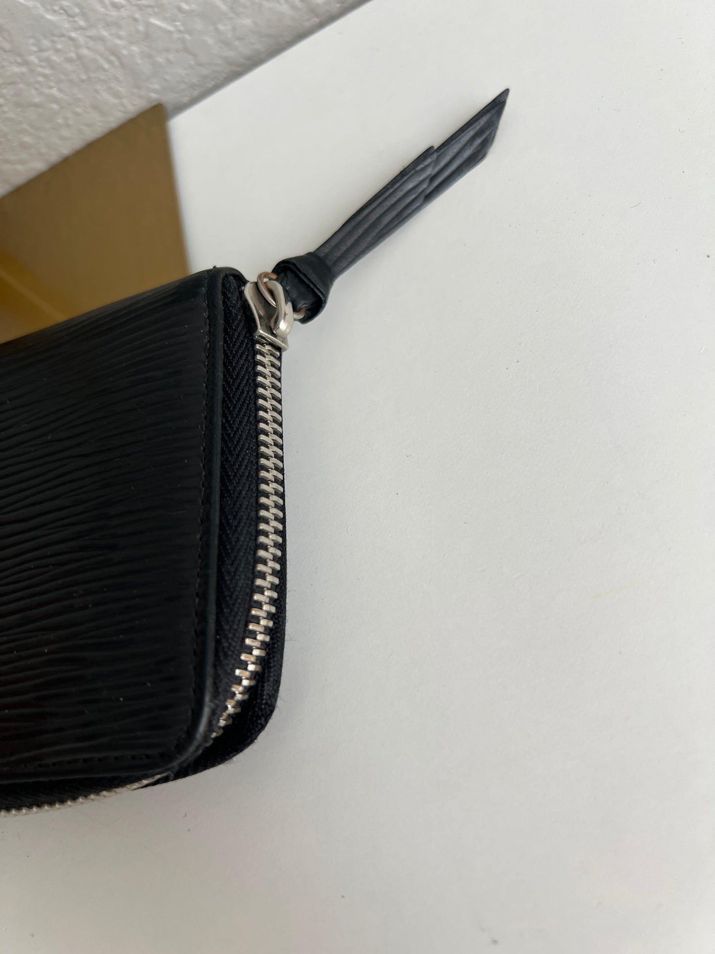 Louis Vuitton Zippy Epi