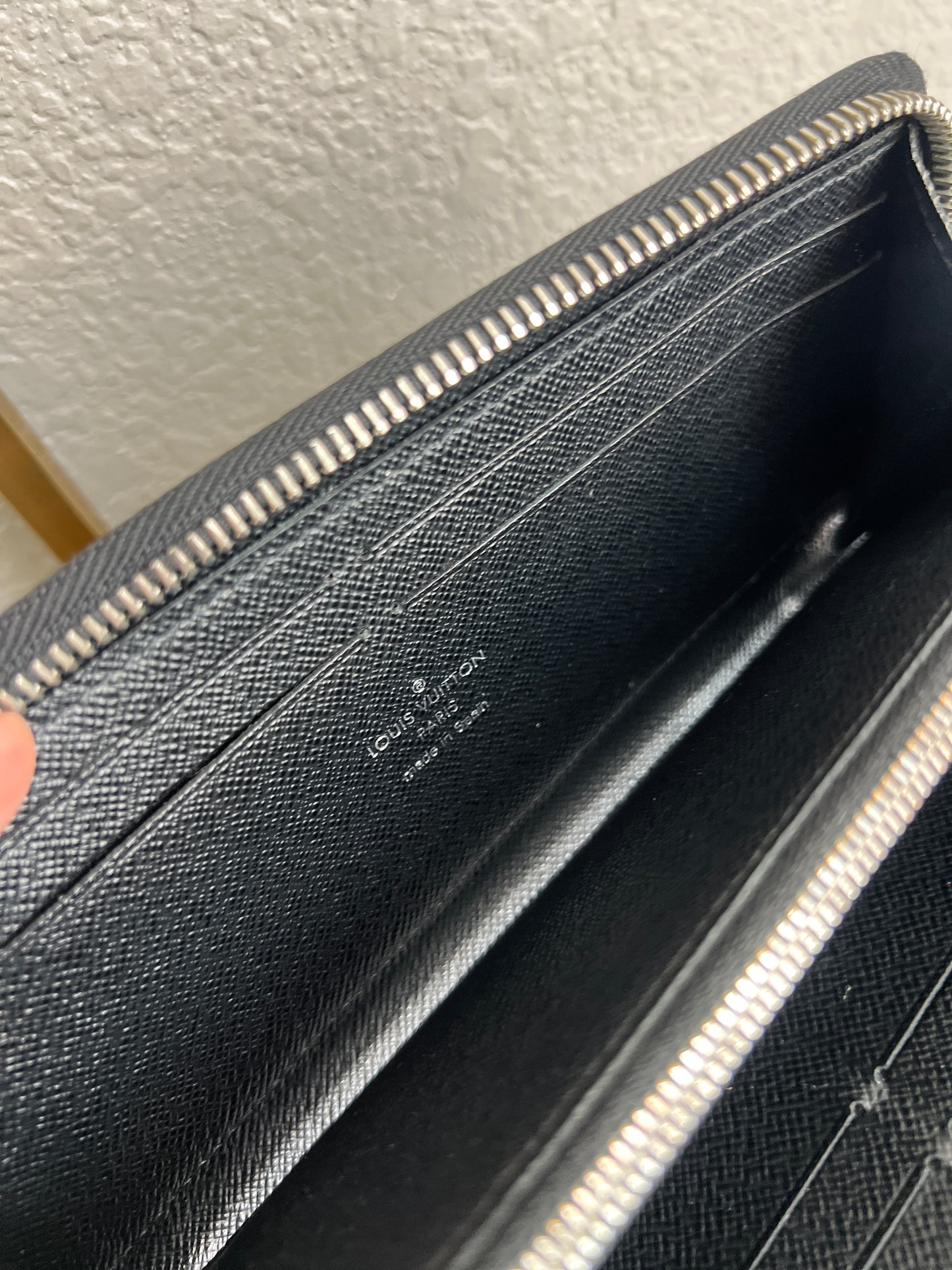 Louis Vuitton Zippy Epi