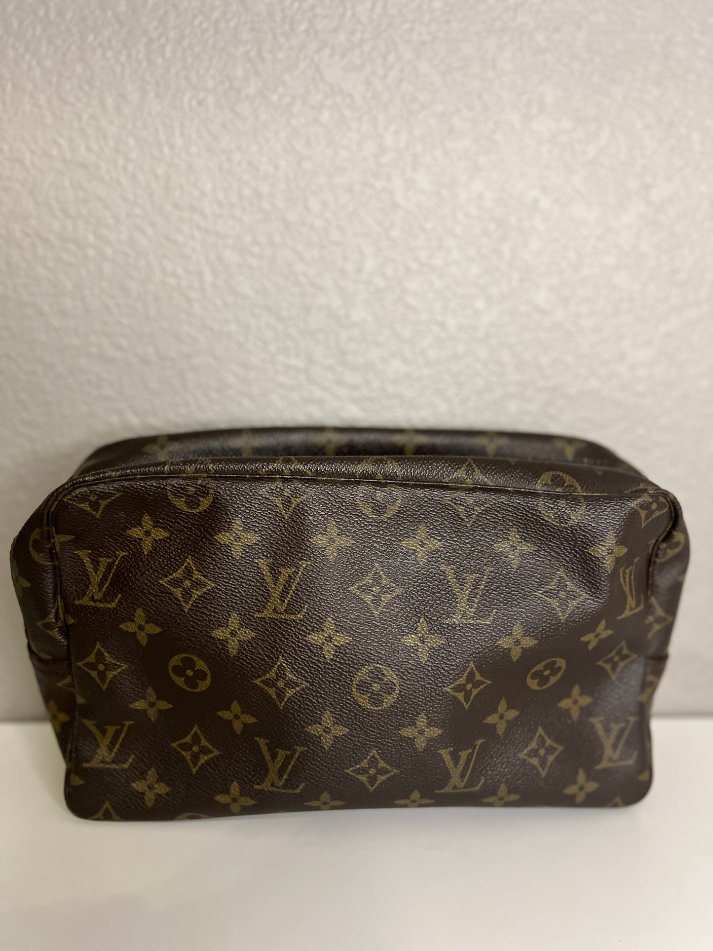 Louis Vuitton Trousse 28 Monogram Toiletry