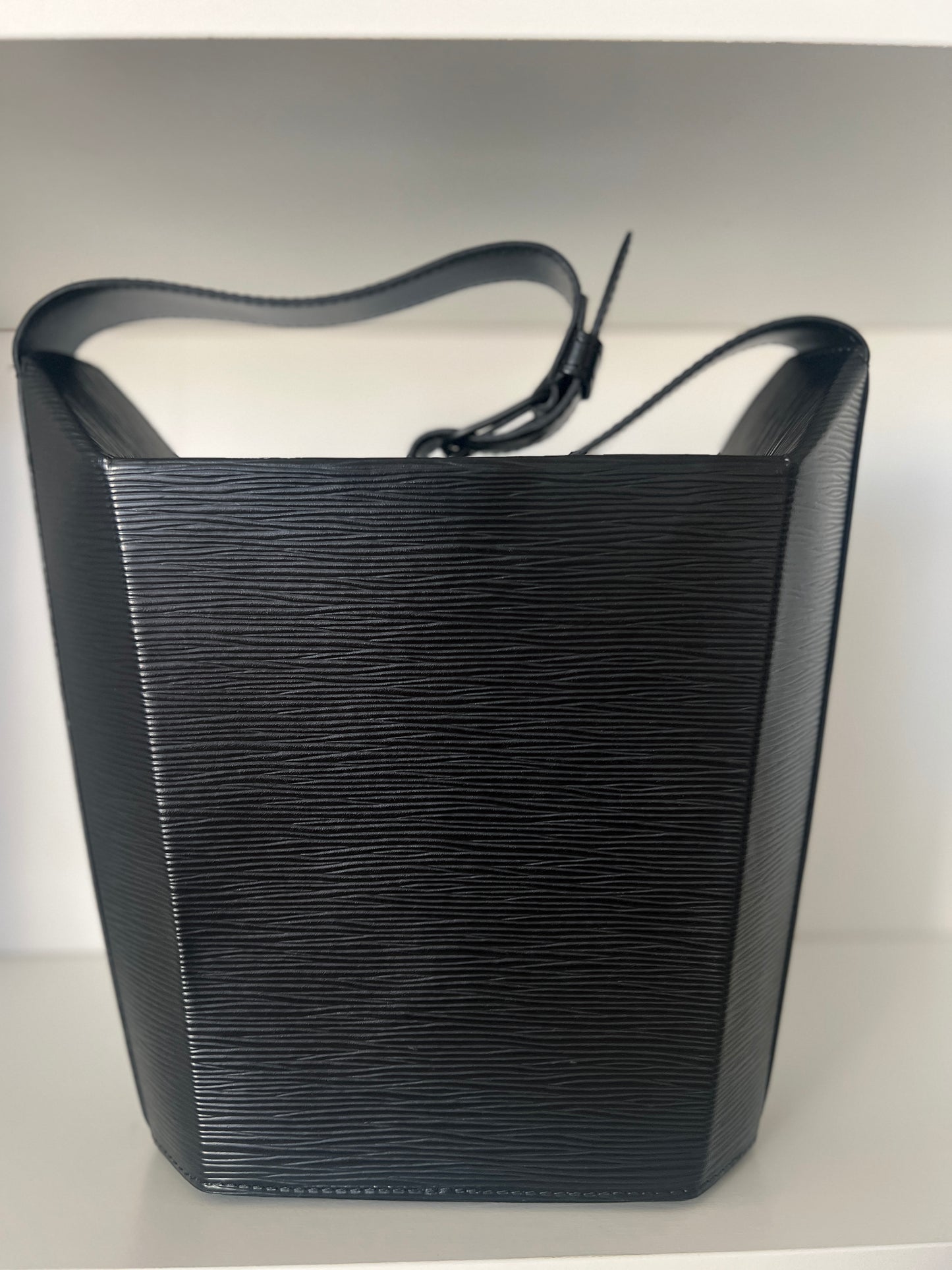 Louis Vuitton Seau Epi Sac Shoulder Bag Classic Black Crossbody